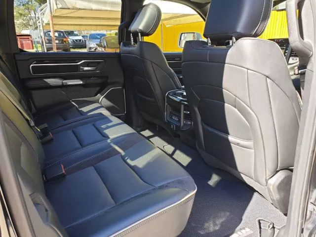 Nouveau Dodge RAM 1500 Laramie Sport